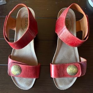 Taos Carousel Leather Wedge Red Steel Button Open Toe Open Toe US8-8.5/EU39
